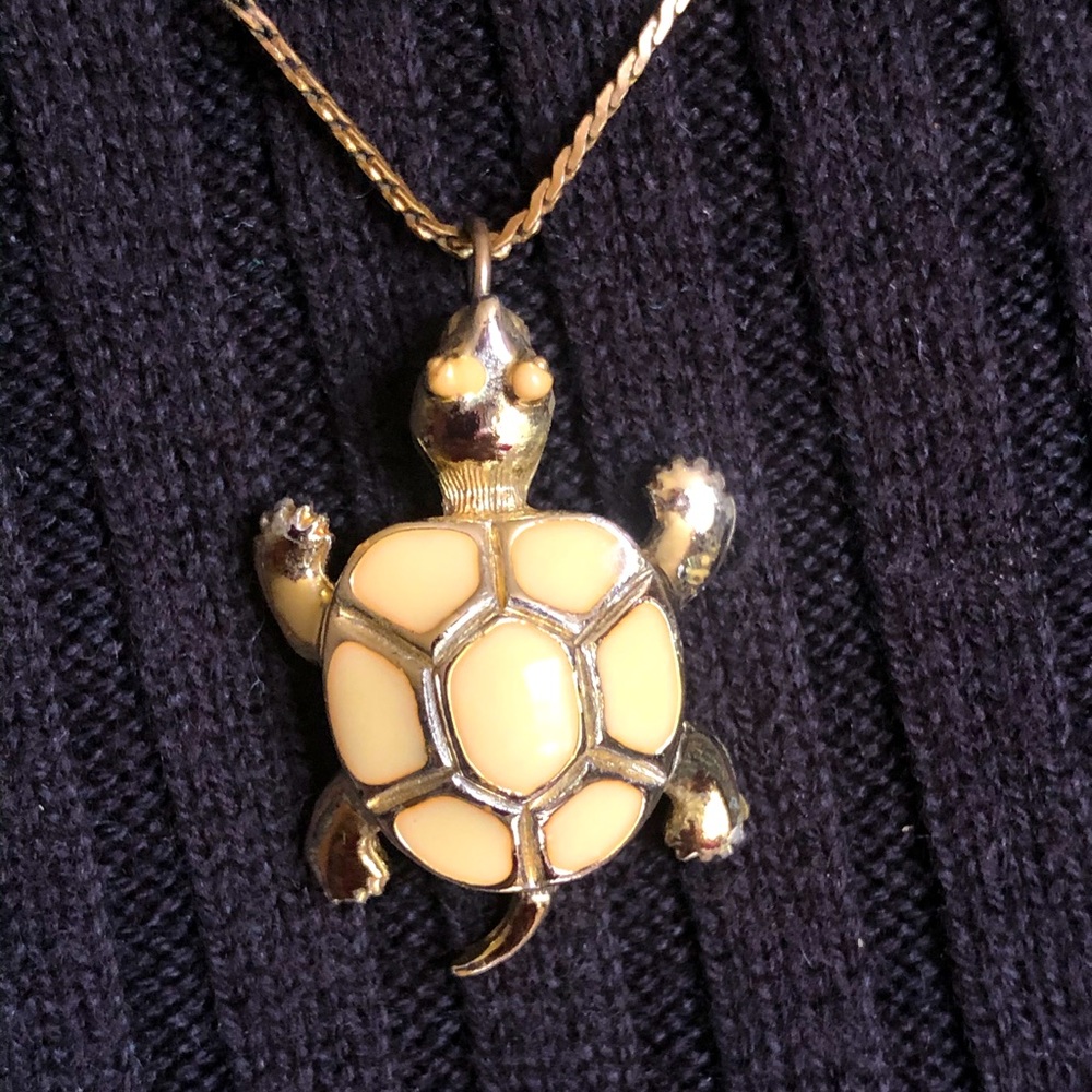 Turtle quality cloisonné pendant enamel & metal